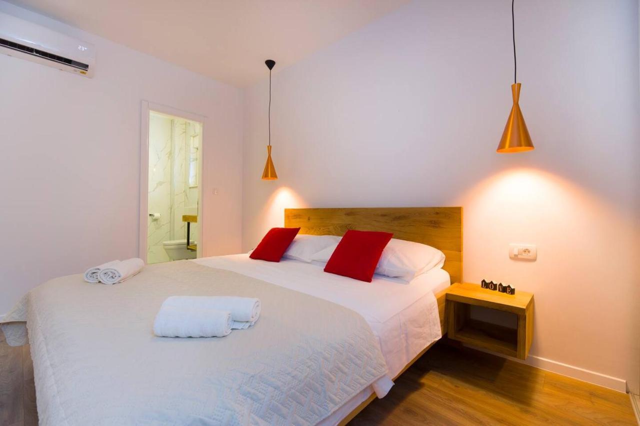 Apartments Bulli Trogir Eksteriør bilde